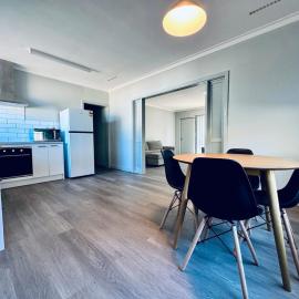 3 Bedroom Brick Home Charm, hotel sa Merredin