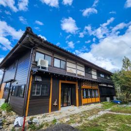 タイピーハウス: Sado şehrinde bir otel