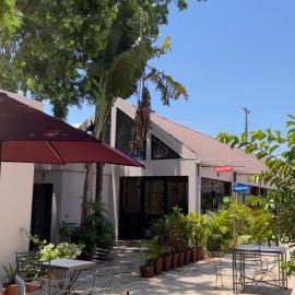 Au Mirandav Hotel, hotel u gradu Ambohidratrimo