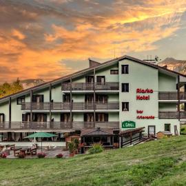 Hotel Alaska, hotel di Folgarida