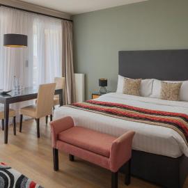 Escala Hotel & Suites