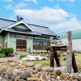 ラベンダー畑まで5分ー最大10人ーお餅つきー流しそうめんー花火ー五右衛門風呂ー心と身体が元気になる古民家民泊ーオモテナシロッジ悠遊, hotel a Nakafurano