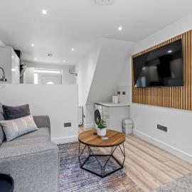 Old Styne Cottage - 2 min to Station - Free Parking - Courtyard