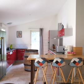 Nice house with private-pool situated in the heart of the Luberon, hotel u gradu Maubec