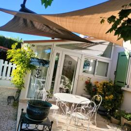 Mini gîte de 21 m carrés, hôtel à La Bouilladisse