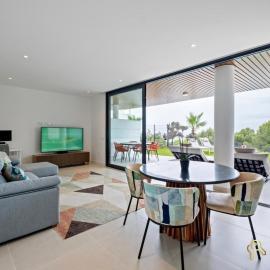 Sea view apartment with garden in Fuengirola