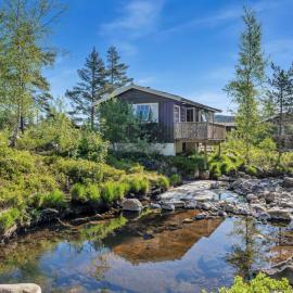 Chalet Sandrabu by Interhome, hotel in Øyuvstad