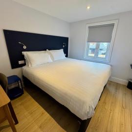 Brentwood Hotel & Apartments, hotel in Brentwood