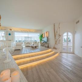 Primafila - Lux Beach Villa & Private Jacuzzi, hotelli kohteessa Cozze