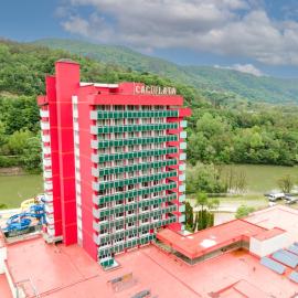 Complex Balnear Cozia - Corp Caciulata, hotel di Calimanesti