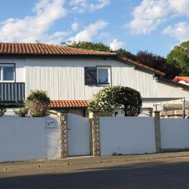 Warm house close to all amenities, Hotel in Tarnos
