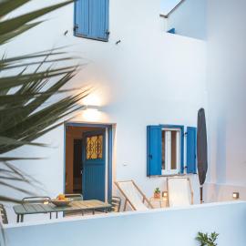 Daphni Premium Apartment - Peaceful Veranda Stay in Tinos Old Town