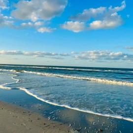 Sun and fun! Adorable 1 bedroom condo on the beach, hotel in Fort Myers Beach
