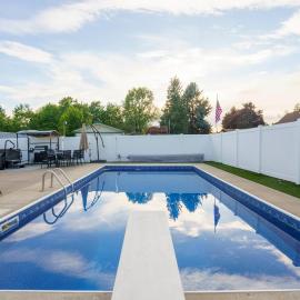 Heated Pool & Hot Tub - Family Retreat at Lake CDA, hotel u gradu Ker d'Alen