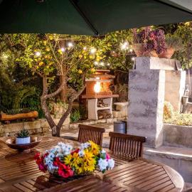 Mare - Luxury & Big Apartment with Garden & Pool, hotel Casamassellában
