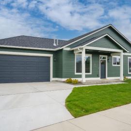 Golf Getaway, Hot Tub, EV Charger, New 2025 Build, hotel i Post Falls