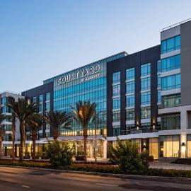 Viesnīca Courtyard by Marriott Los Angeles Monterey Park pilsētā Monterejparka
