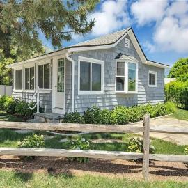 Charming Beach Cottage – hotel w mieście Westbrook