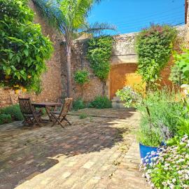 Casa Histórica con Piscina en la Costa Brava