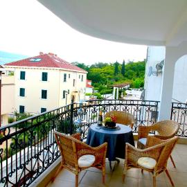 Mimoza Apartment, hotel in Đenovići
