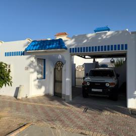 Razz Villa - Beachfront Getaway, Durrat Al Arus, hotel v destinaci Dhahban