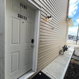 stylish 5-Star Suite 1BD 1 Bath Le Reve Beaumont, hotel em Nisku