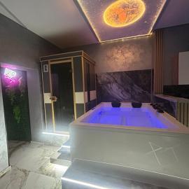 Wellness Suite Essen mit Whirlpool & Sauna, hotel u gradu Esen