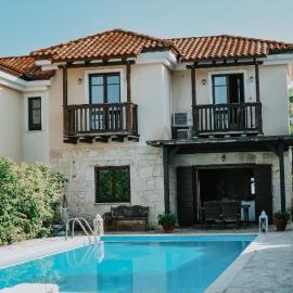 Villa Posidi with Private Pool and Sea View, hotel u Posidiju