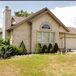 Spacious 5 bedroom charming house in Camdenton, hotel a Camdenton