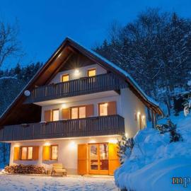 Holiday Home Zelenka, hotel in Cerklje na Gorenjskem
