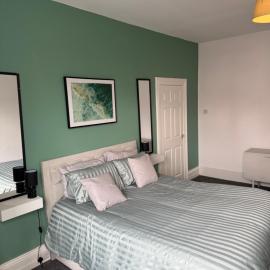 Spacious and stylish Apartment in South Shields, Near the beach, funfair, South Tyneside hospital, and Tyne Tunnel, Workers welcome, hotel a Jarrow