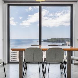 Modern Top Floor Sea View 3BR with Pools, Spa & Fitness, hotel in Bečići