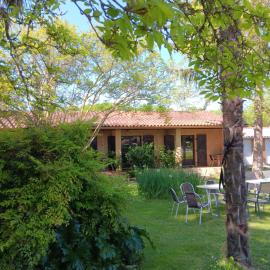 Le Moulin du Comte، فندق في Bourrouillan