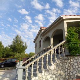Maslina Apartment، فندق في Jadrtovac