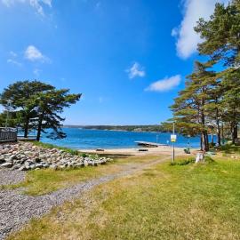 Hällestrand Semesterby R12, hotel in Strömstad