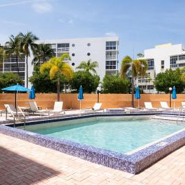 Tiny Tower Treasure - Sleeps 5 & Soaks Sun