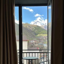 Hotel 717 Kazbegi – hotel w mieście Stepancminda