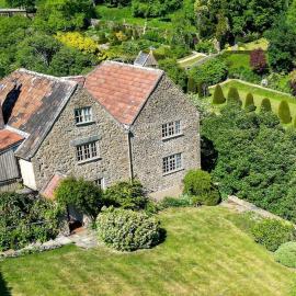 Luxury 3 Bed Cottage on Rewilding Estate, Hotel in Hooke