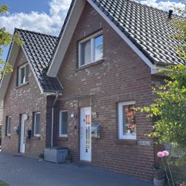 Feriendomizil Dornum Haus Willy mit Wintergarten und Wallbox, hotel a Dornum