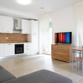 CASA IDEALE TIM Appartmanti moderni vicina al centro, hotel a Lecco