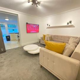 4 bed house with parking by Chatham station