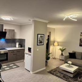 Kurstadt Apartment Moderne 2 Zimmer -Balkon-Parkplatz-Flexibler Check-in 24h