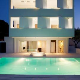 Infinity White Complex by GK Hospitality Group, hotel in Porto Rafti
