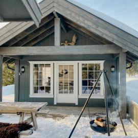 Cozy Modern Cabin Near Sjusjøen, хотел в Mesnali