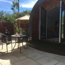 The Orchard Glamping pod, hotel di Jordanston