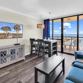 Oceanfront Condo with Balcony, hotelli kohteessa Myrtle Beach
