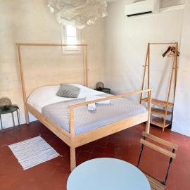 Les chambres Saint-Roch, hotel in Arles