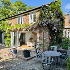 2-Bed Cottage Garden Views near the Peak District