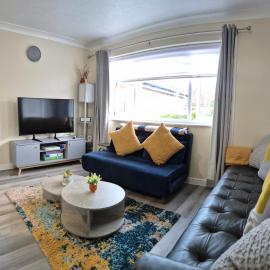 Cosy 2 Bedroom House Stevenage Old town Close to Train Station Free Parking Sleeps 4-6, hotel a Stevenage