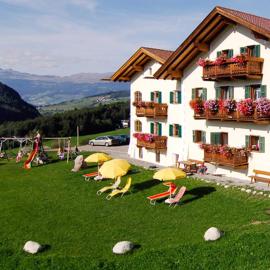 Hof Zerund, Hotel in Kastelruth